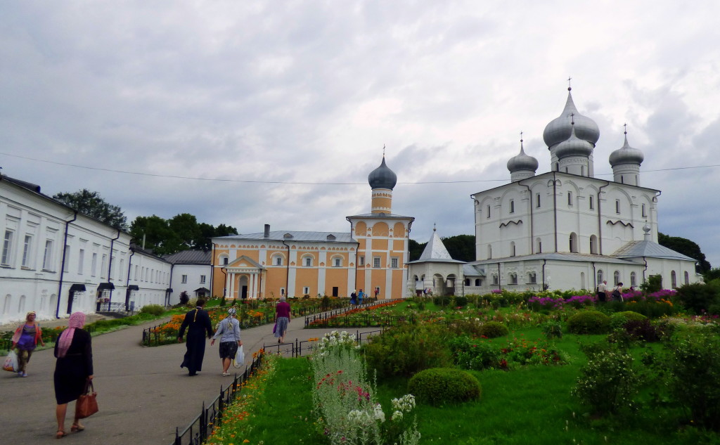 Варламо хутынский монастырь новгородская область. Варлаамо-Хутынский монастырь. Варлаамо-Хутынский Спасо-Преображенский монастырь. Монастырь Варлаама Хутынского Великий Новгород.